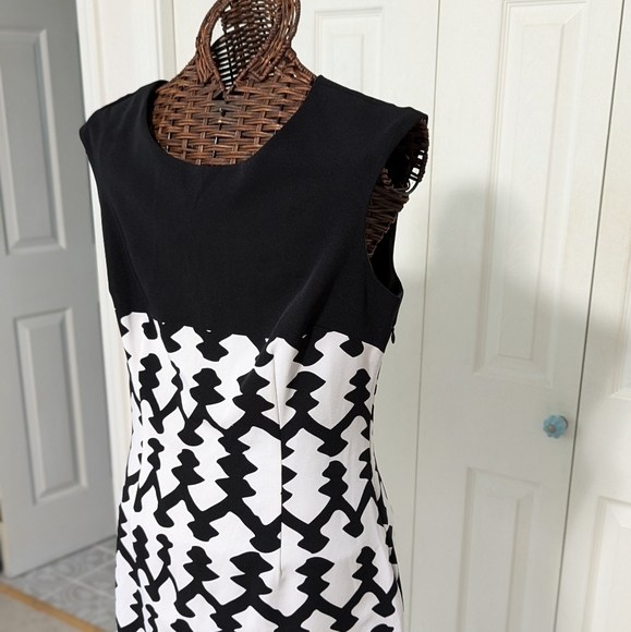 Voir Voir Like New Sleeveless Round Neck Classic Fitted Slip Dress - Picture 4 of 13